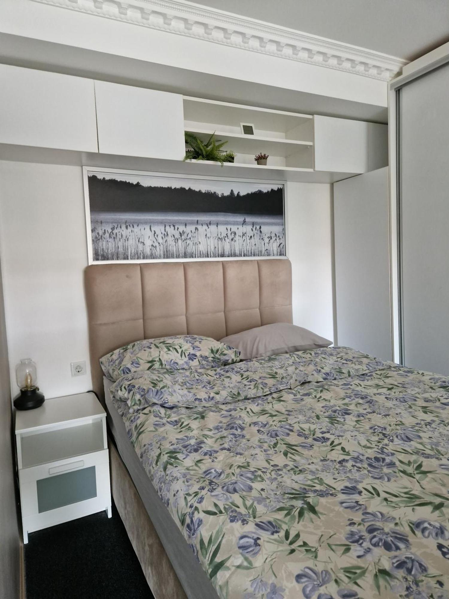 Apartament In โอโตเปนี ภายนอก รูปภาพ